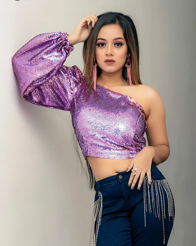 Tanani sperma bilan toldirdi Yetuk rus, ha, men fohishaman